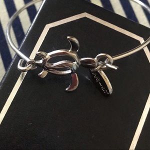 LAKO KULA  sea turtle hook bracelet